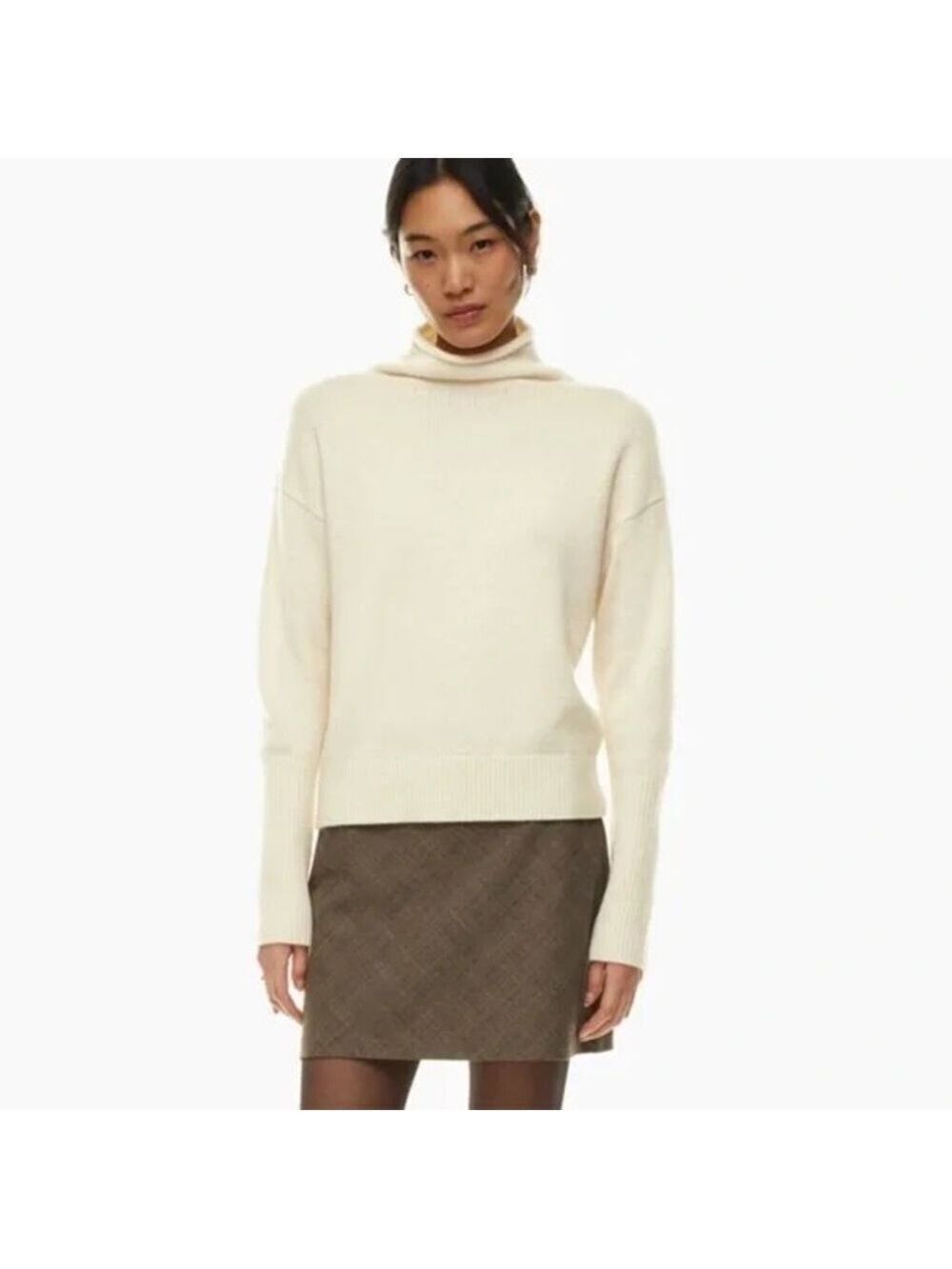 Wilfred Cyprie Luxe Cashmere Cream Mockneck Sweater. Size Medium